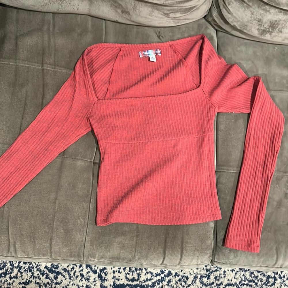 Super cute form-fitting top, great color for fall!